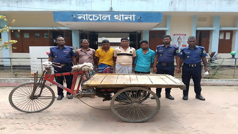 নাচোলে জবাই করার ভয় দেখিয়ে বৃদ্ধ চালকের ভ্যানগাড়ী কেড়ে নেয়ার ঘটনায় গ্রেপ্তার ৪,ভ্যান উদ্ধার